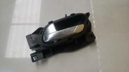 MAÇANETA INTERNA ESQUERDA PEUGEOT 308 2010 A 2015 (3)