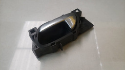 MAÇANETA INTERNA ESQUERDA PEUGEOT 308 2010 A 2015 (3)