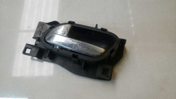 MAÇANETA INTERNA ESQUERDA PEUGEOT 308 2010 A 2015 (4)