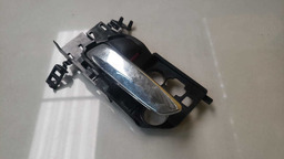 MAÇANETA INTERNA ESQUERDA HONDA HRV 2016 A 2020