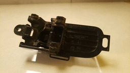 MAÇANETA INTERNA DIANTEIRA DIREITA NISSAN LIVINA 2008 A 2013