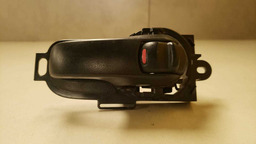 MAÇANETA INTERNA DIANTEIRA DIREITA NISSAN LIVINA 2008 A 2013