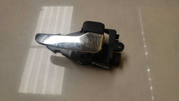 MAÇANETA INTERNA DIREITA MITSUBISHI PAJERO DAKAR 2009 A 2013