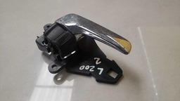 MAÇANETA INTERNA DIREITA MITSUBISHI L200 2009 A 2016 (2)