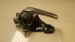 MAÇANETA INTERNA DIREITA MITSUBISHI L200 2009 A 2016 (2)