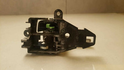 MAÇANETA INTERNA DIREITA MITSUBISHI L200 2009 A 2016 (2)
