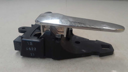 MAÇANETA INTERNA DIANTEIRA E. MITSUBISHI LANCER 2012 A 2015