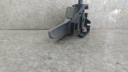 MAÇANETA INTERNA DIANTEIRA ESQ. MITSUBISHI L200 2006 A 2010