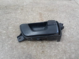 MAÇANETA INTERNA TRASEIRA DIREITA MITSUBISHI PAJERO TR4 2001