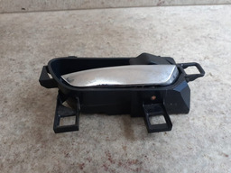 MAÇANETA INTERNA DIANTEIRA DIREITA NISSAN KICKS 2016 A 2020 