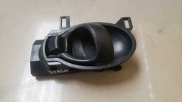 MAÇANETA INTERNA DIANTEIRA DIREITA VERSA 2012 A 2019 (2)