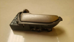 MAÇANETA INTERNA DIANTEIRA ESQUERDA GM S10 2012 A 2016 (2)