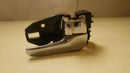 MAÇANETA INTERNA DIANTEIRA D. MITSUBISHI AIRTREK 2005 A 2008