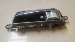 MAÇANETA INTERNA TRASEIRA ESQUERDA SENTRA 2008 A 2013 (2)