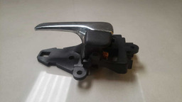 MAÇANETA INTERNA ESQUERDA MITSUBISHI L200 2009 A 2016