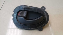 MAÇANETA INTERNA TRASEIRA ESQUERDA PEUGEOT 406 1997 1998