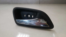 MAÇANETA INTERNA TRASEIRA DIREITA GM CRUZE 2012 A 2016 (2)