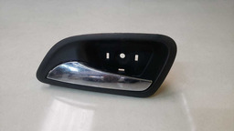 MAÇANETA INTERNA TRASEIRA ESQUERDA GM CRUZE 2012 A 2016 (2)