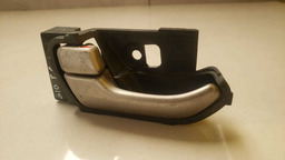 MAÇANETA INTERNA TRASEIRA ESQUERDA GM S10 2012 A 2016( 2)