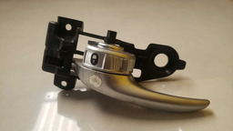 MAÇANETA INTERNA ESQUERDA FIAT TORO 2017 A 2021