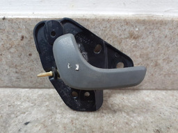 MAÇANETA INTERNA TRASEIRA DIREITA DODGE CARAVAN 2002 A 2005