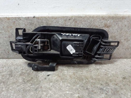 MAÇANETA INTERNA TRASEIRA DIREITA VW AMAROK 2010 A 2013