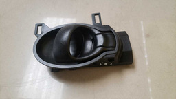 MAÇANETA INTERNA TRASEIRA ESQUERDA VERSA 2012 A 2019 (3)