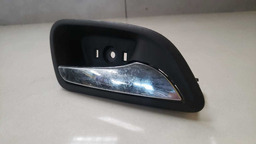 MAÇANETA INTERNA DIANTEIRA DIREITA GM CRUZE 2012 A 2016 (2)