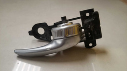 MAÇANETA INTERNA DIREITA FIAT TORO 2017 A 2021