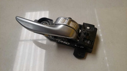 MAÇANETA INTERNA DIREITA FIAT TORO 2017 A 2021