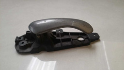 MAÇANETA INTERNA TRASEIRA DIREITA FIAT STILO 2008 (2)