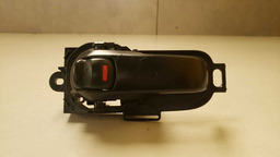 MAÇANETA INTERNA DIANTEIRA E.  NISSAN LIVINA 2008 A 2013