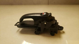 MAÇANETA INTERNA DIANTEIRA E.  NISSAN LIVINA 2008 A 2013