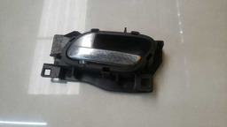 MAÇANETA INTERNA ESQUERDA PEUGEOT 308 2010 A 2015