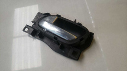 MAÇANETA INTERNA ESQUERDA PEUGEOT 308 2010 A 2015