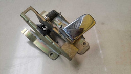 MAÇANETA INTERNA TRASEIRA ESQUERDA JEEP CHEROKEE 1993 A 1998