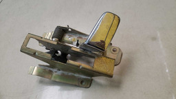 MAÇANETA INTERNA TRASEIRA ESQUERDA JEEP CHEROKEE 1993 A 1998