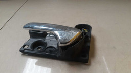 MAÇANETA INTERNA TRASEIRA ESQUERDA DODGE JOURNEY 2014 2015