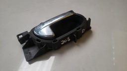 MAÇANETA INTERNA DIREITA PEUGEOT 208 2014 A 2018