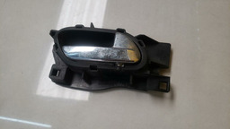 MAÇANETA INTERNA DIREITA PEUGEOT 208 2014 A 2018