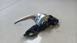 MAÇANETA INTERNA DIANTEIRO ESQUERDO JEEP RENEGADE 2016 2017