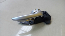 MAÇANETA INTERNA DIANTEIRO DIREITO JEEP RENEGADE 2016 2017