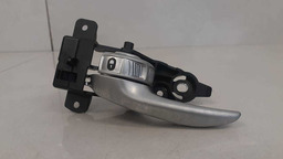 MAÇANETA INTERNA DIANTEIRA ESQUERDA JEEP RENEGADE 2015-2018