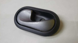 MAÇANETA INTERNA ESQUERDA RENAULT LOGAN 2008 A 2013 (3) PRETO