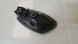 MAÇANETA INTERNA DIREITA RENAULT CAPTUR 2017 A 2020 (5) CROMADO