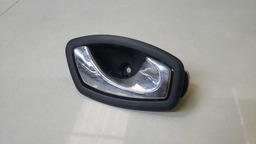 MAÇANETA INTERNA DIREITA RENAULT CAPTUR 2017 A 2020 (5) CROMADO