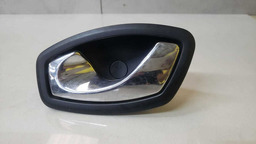 MAÇANETA INTERNA ESQUERDA RENAULT CAPTUR 2017 A 2020