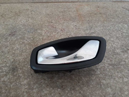 MAÇANETA INTERNA DIANTEIRA ESQUERDA RENAULT CAPTUR 2017