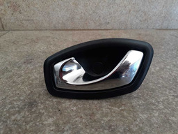 MAÇANETA INTERNA DIANTEIRA ESQUERDA RENAULT CAPTUR 2017