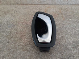 MAÇANETA INTERNA DIANTEIRA ESQUERDA RENAULT CAPTUR 2017